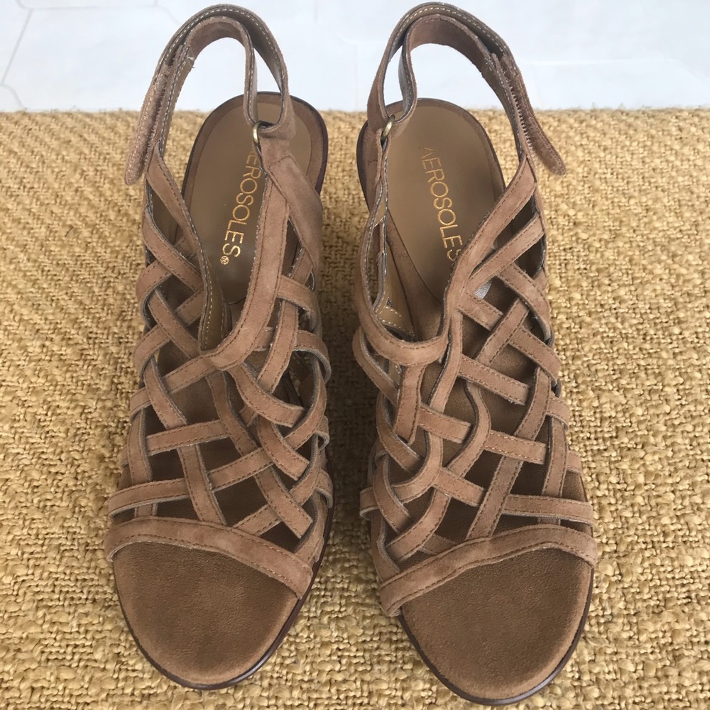 NEW Aerosoles tan caged wedges sz 7